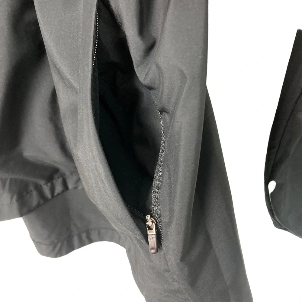 Nike Repel Lightweight Running Jacket in Black XS